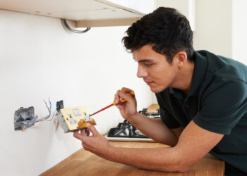 Why Hiring A Handyman Can Help Sell Your Home