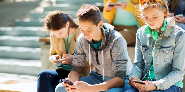 French school banned cell phones